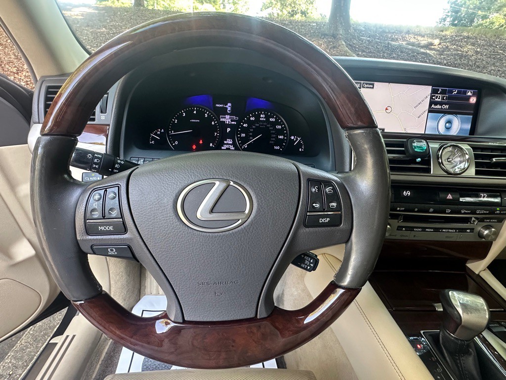 2015 Lexus LS 460 Image 15