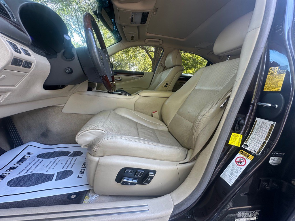 2015 Lexus LS 460 Image 16