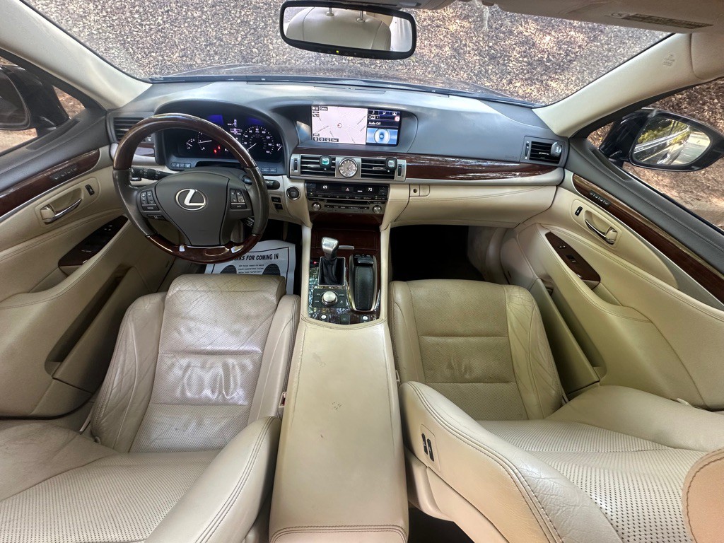 2015 Lexus LS 460 Image 19