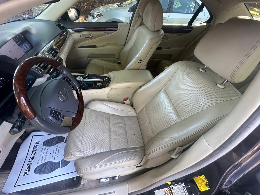 2015 Lexus LS 460 Image 21