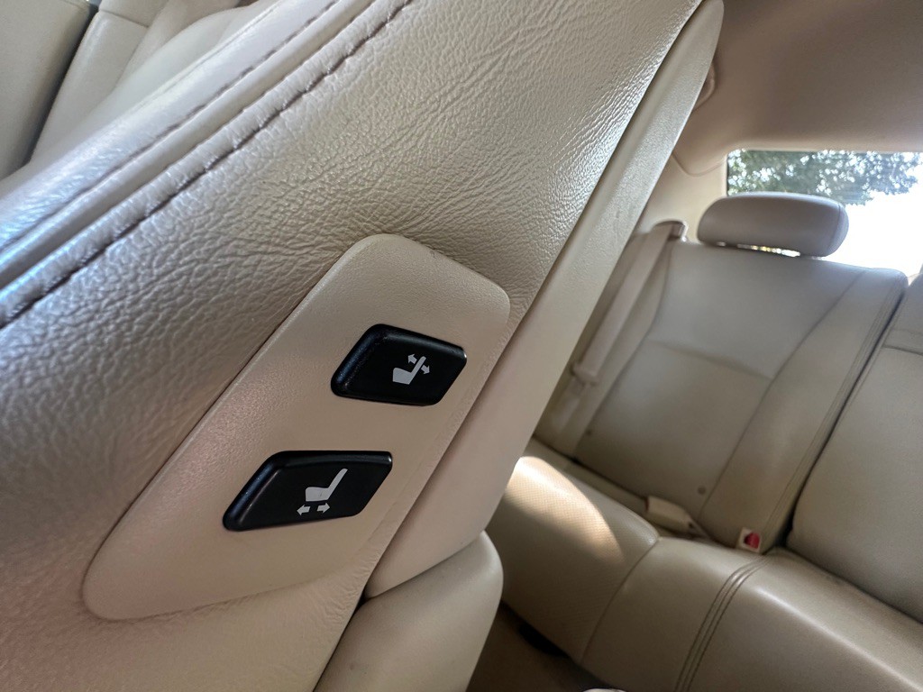 2015 Lexus LS 460 Image 23