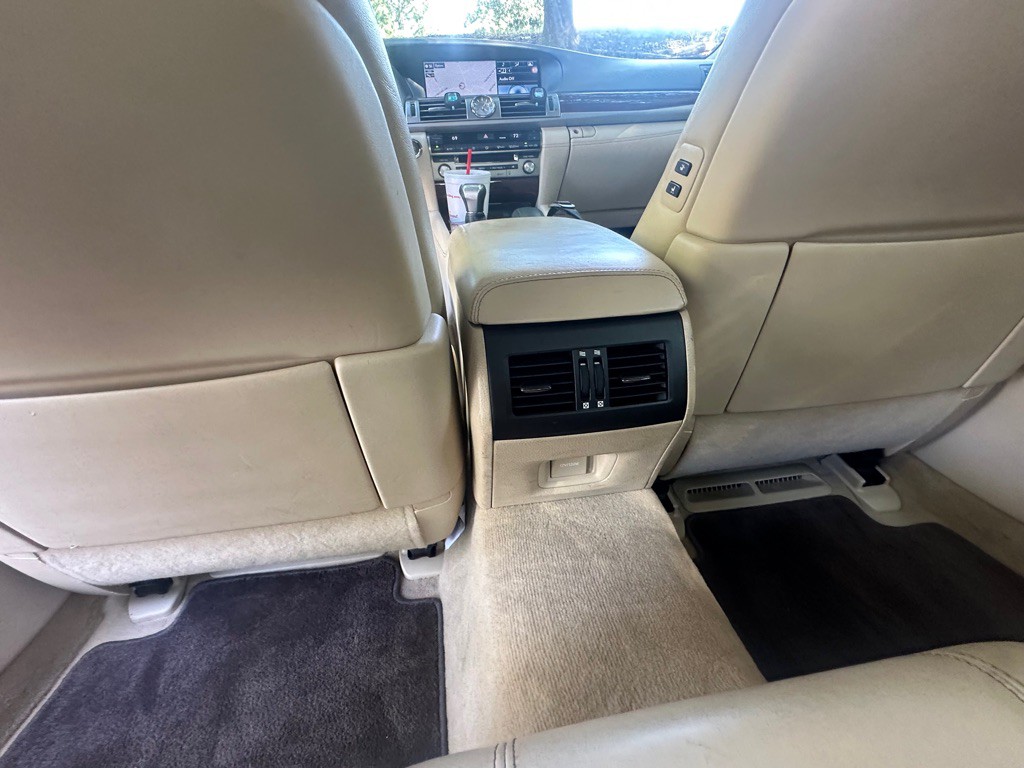 2015 Lexus LS 460 Image 24