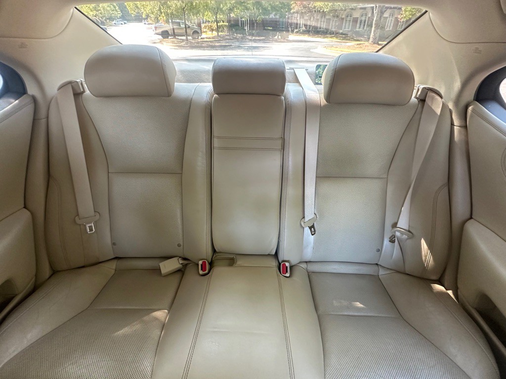 2015 Lexus LS 460 Image 25