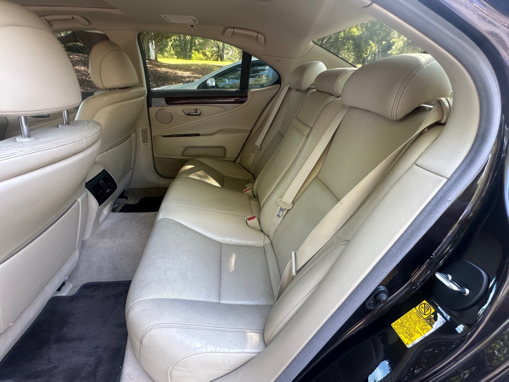 2015 Lexus LS 460 Image 26