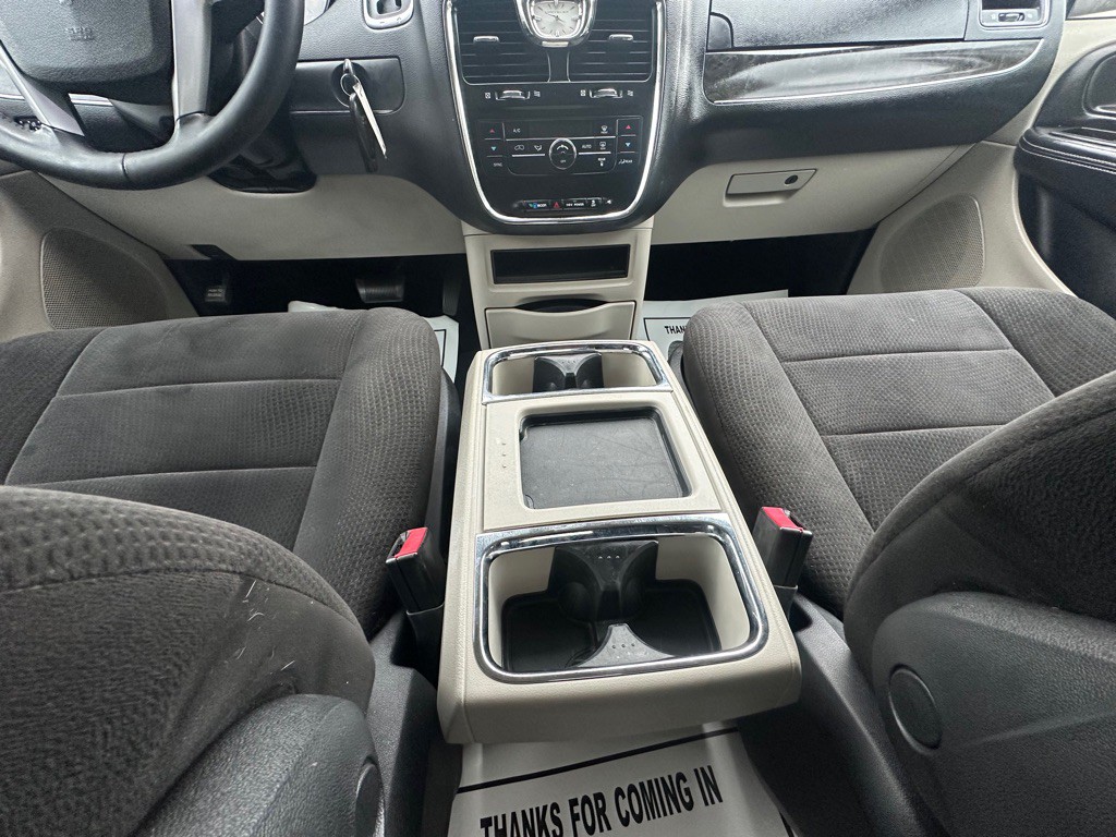 2012 Chrysler Town & Country Image 15