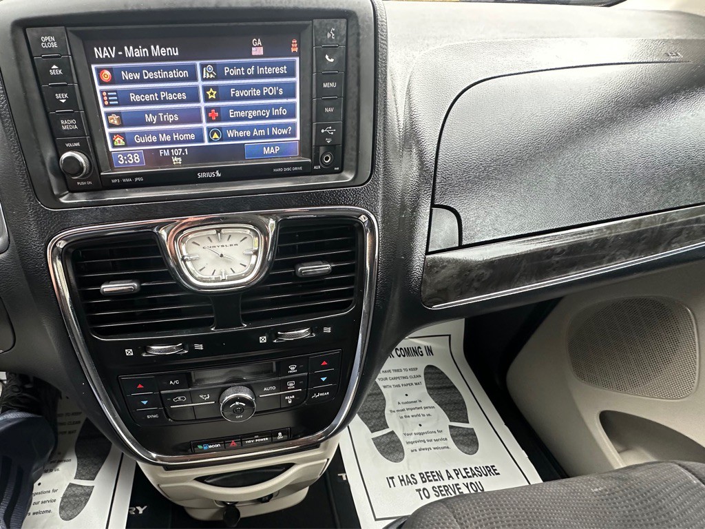 2012 Chrysler Town & Country Image 22