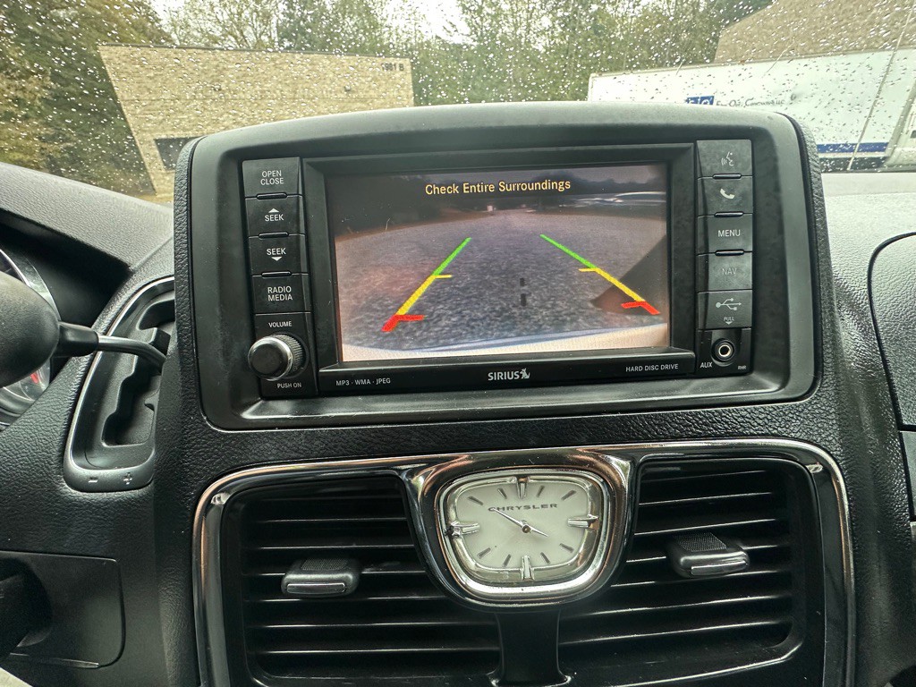 2012 Chrysler Town & Country Image 23