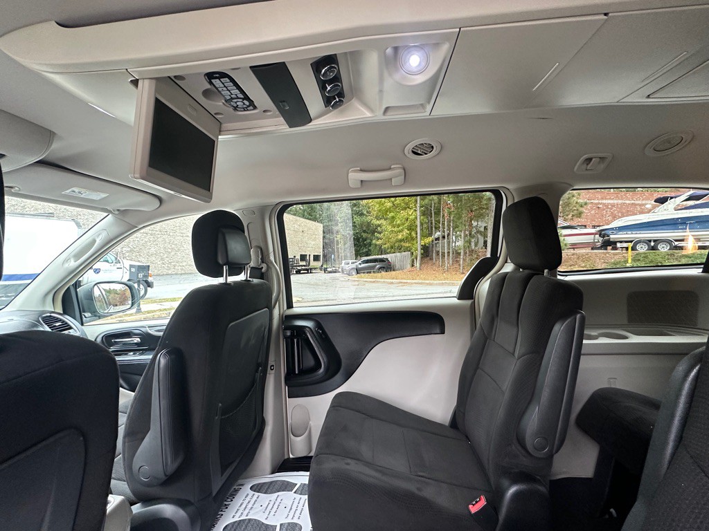 2012 Chrysler Town & Country Image 27