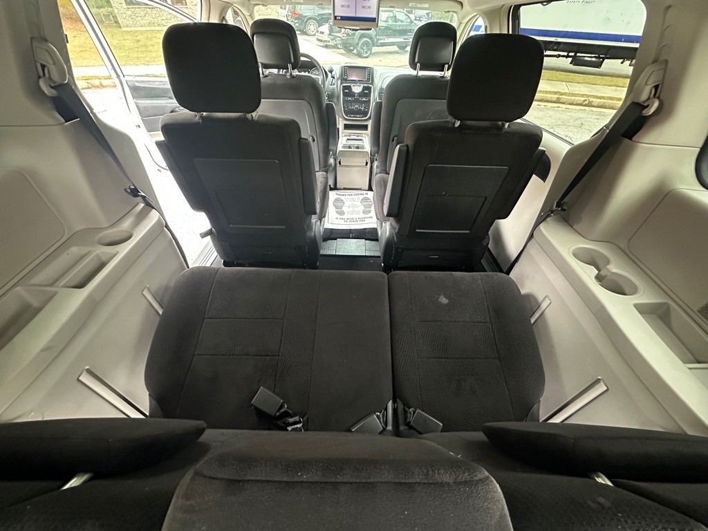 2012 Chrysler Town & Country Image 28