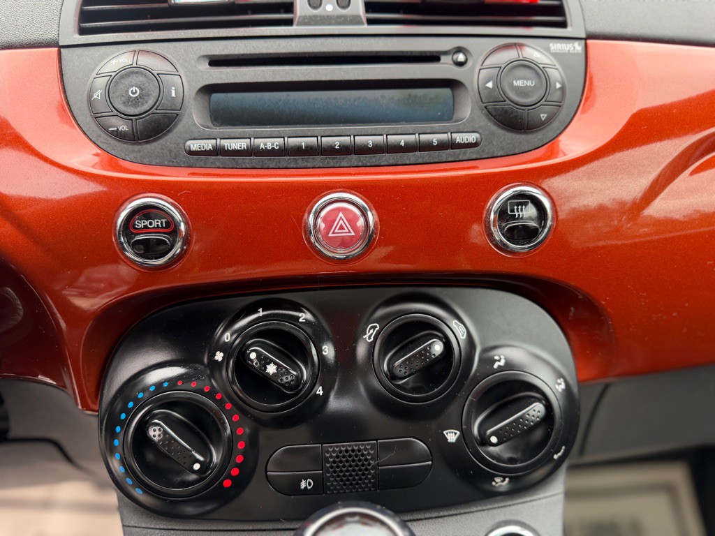 2012 FIAT 500 Image 12