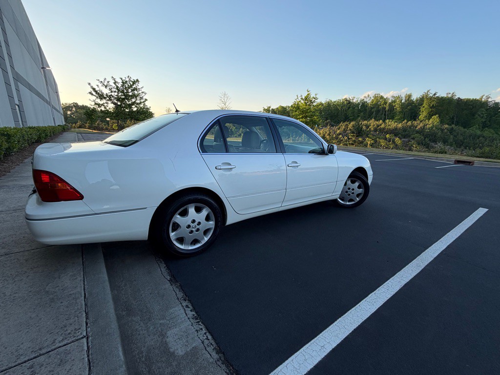 2002 Lexus LS 430 Image 4