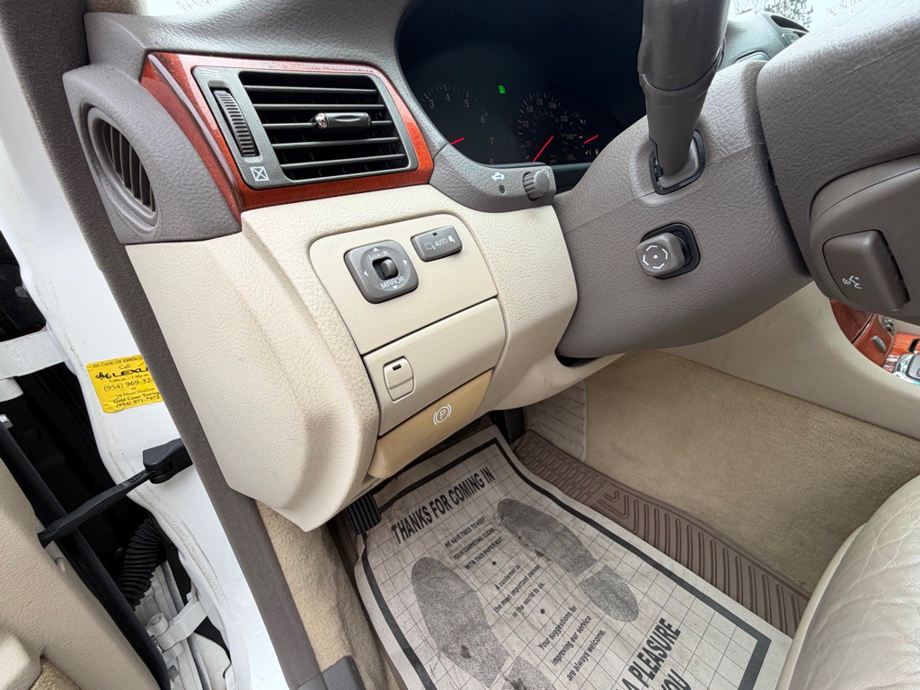 2002 Lexus LS 430 Image 11