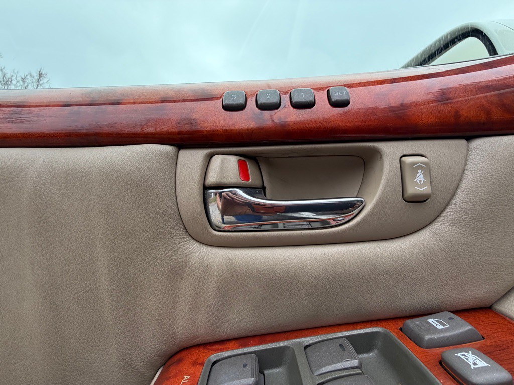 2002 Lexus LS 430 Image 12