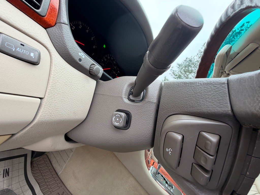 2002 Lexus LS 430 Image 23