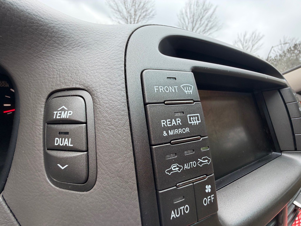 2002 Lexus LS 430 Image 26