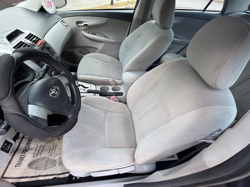 2013 Toyota Corolla Image 11