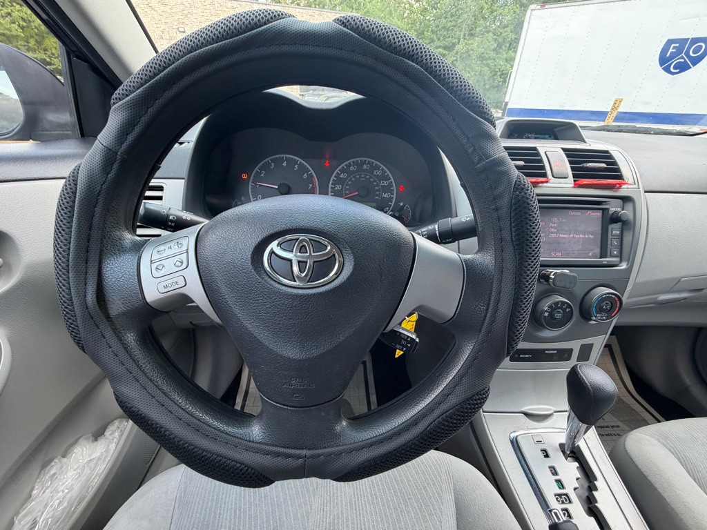 2013 Toyota Corolla Image 18