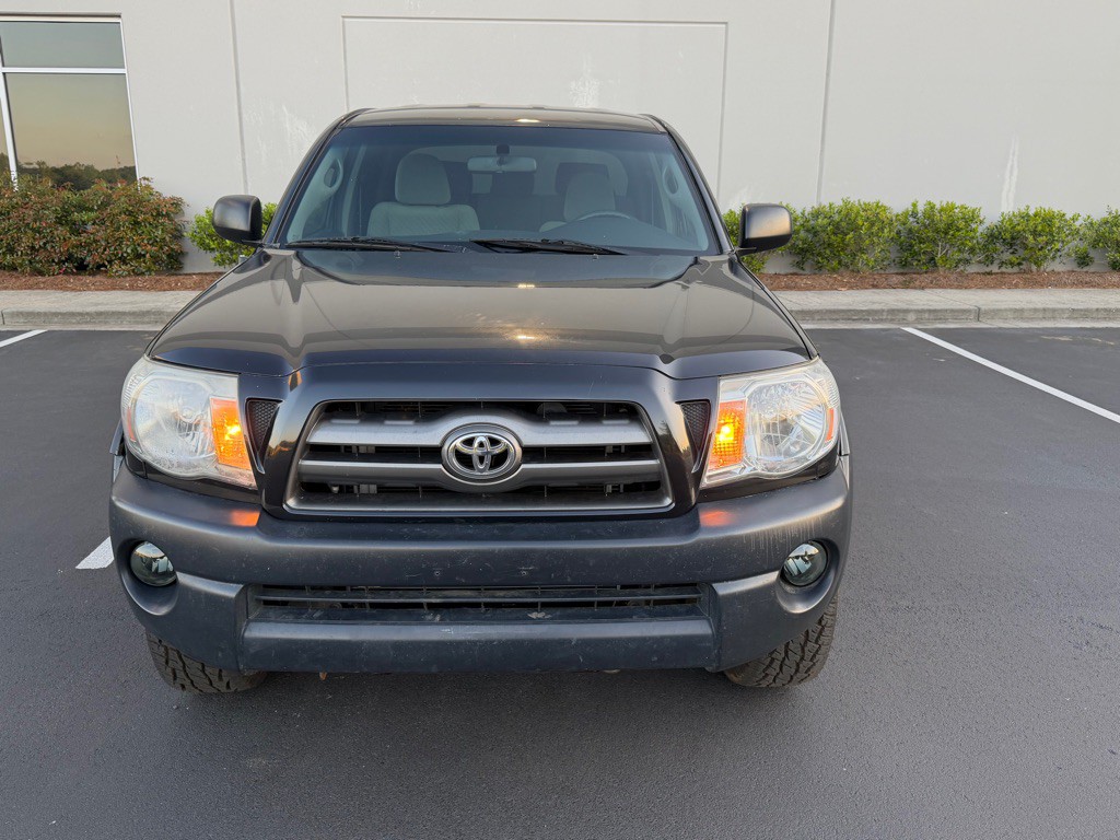 2010 Toyota Tacoma Image 2