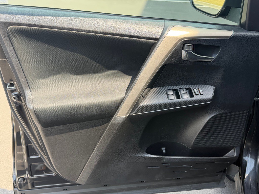 2015 Toyota Rav4 Image 9