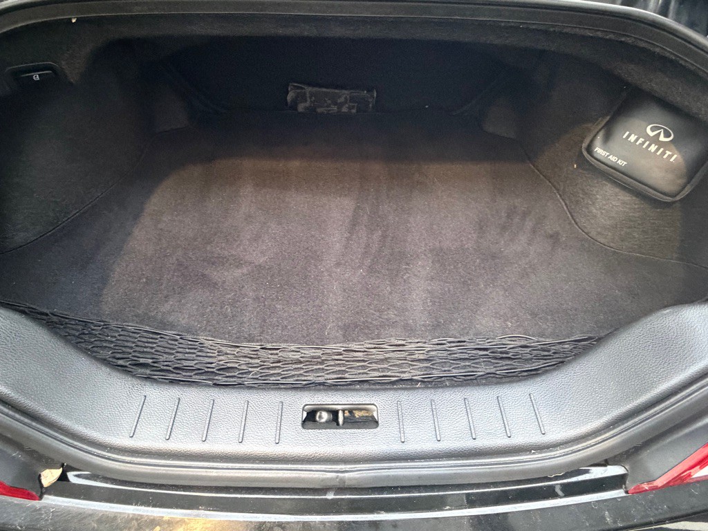 2012 INFINITI G37 Image 9