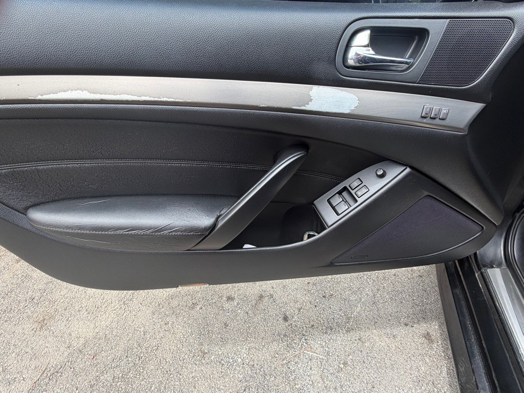 2012 INFINITI G37 Image 11