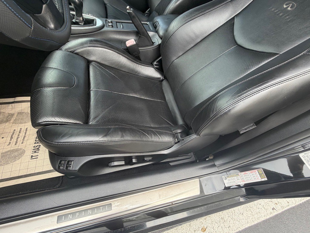 2012 INFINITI G37 Image 17