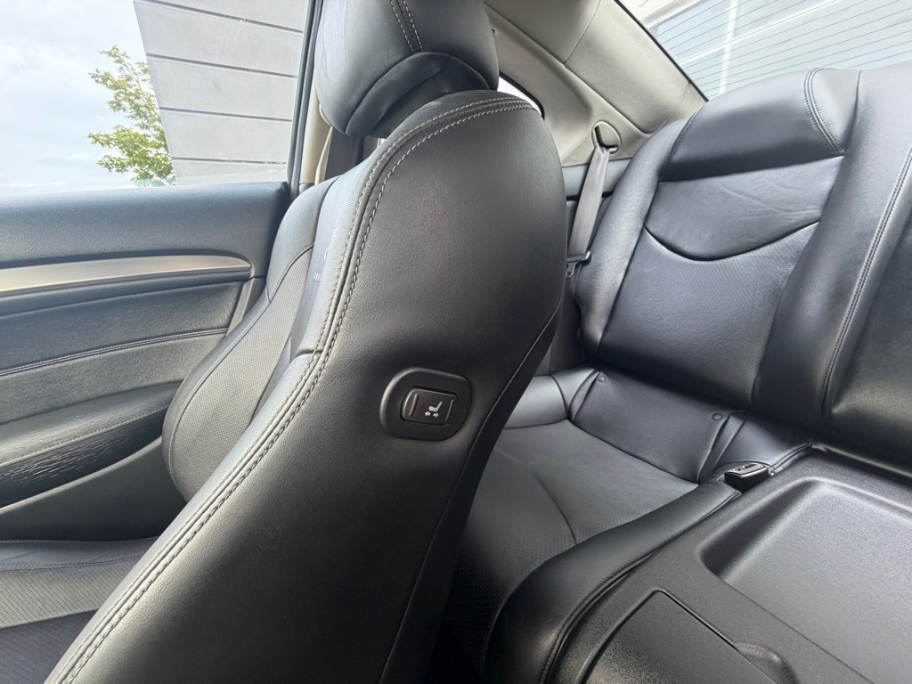 2012 INFINITI G37 Image 23