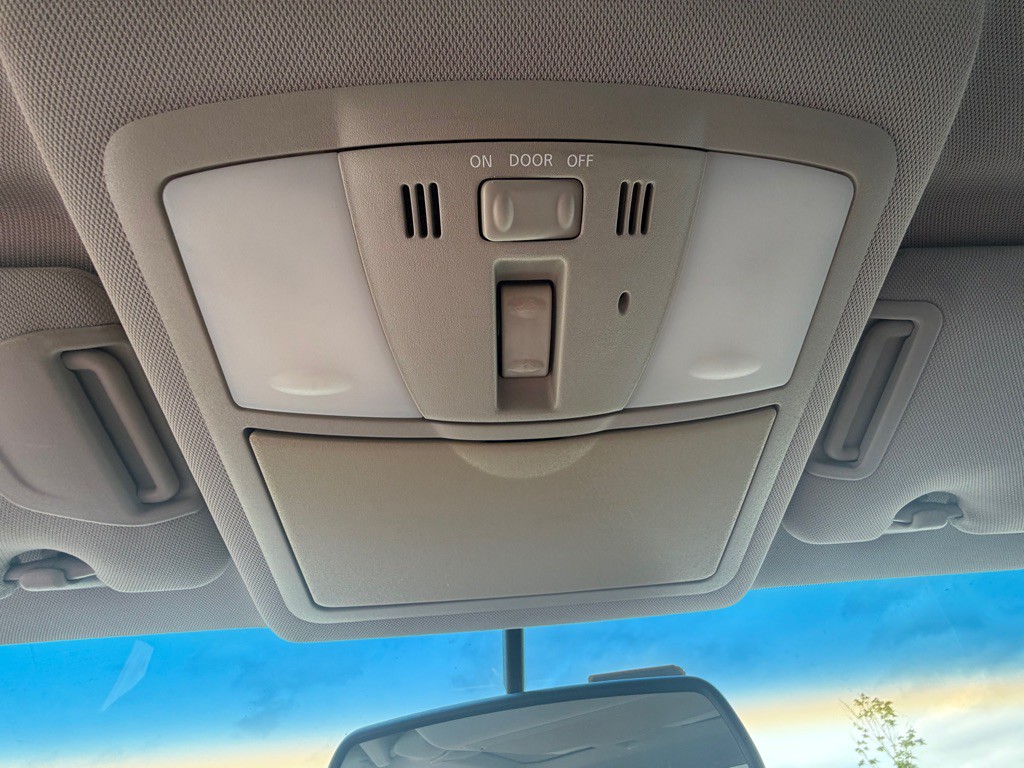 2012 INFINITI G37 Image 33