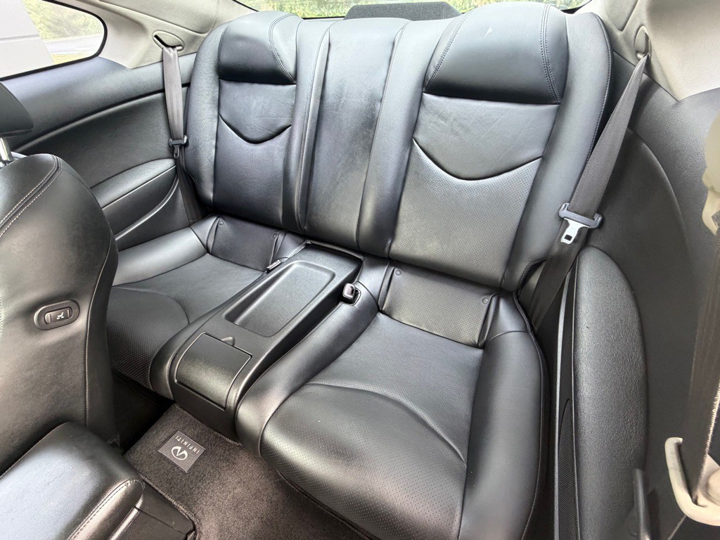 2012 INFINITI G37 Image 35