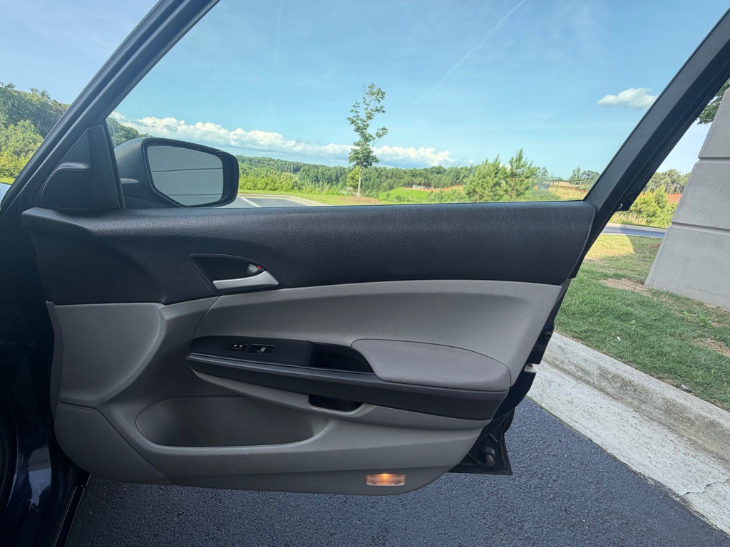 2010 Honda Accord Image 25