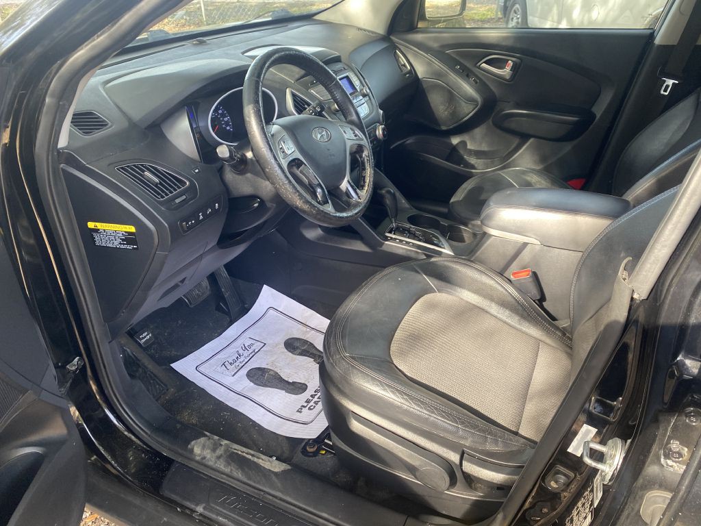 2013 Hyundai Tucson Image 2