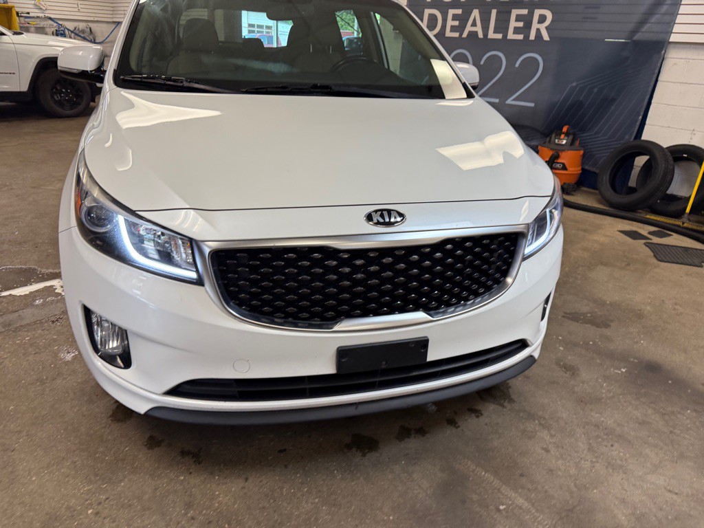 2015 Kia Sedona Image 3