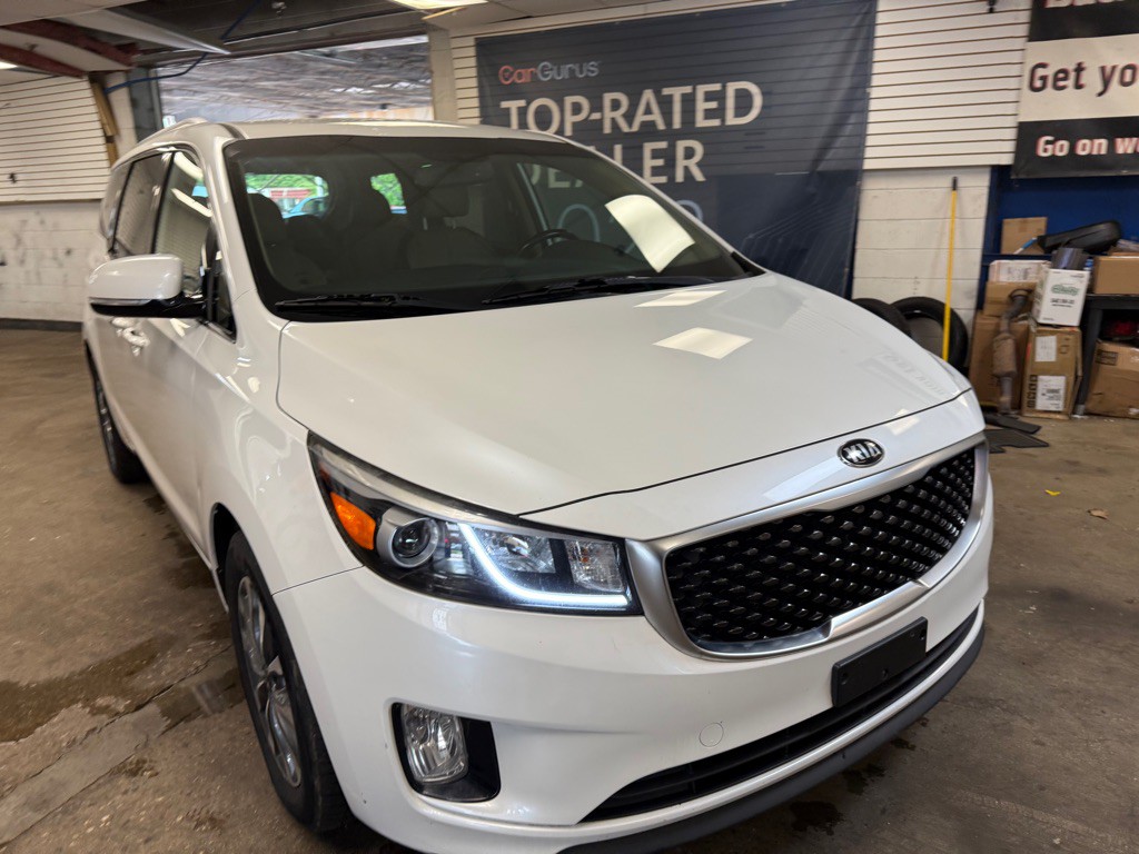 2015 Kia Sedona Image 4