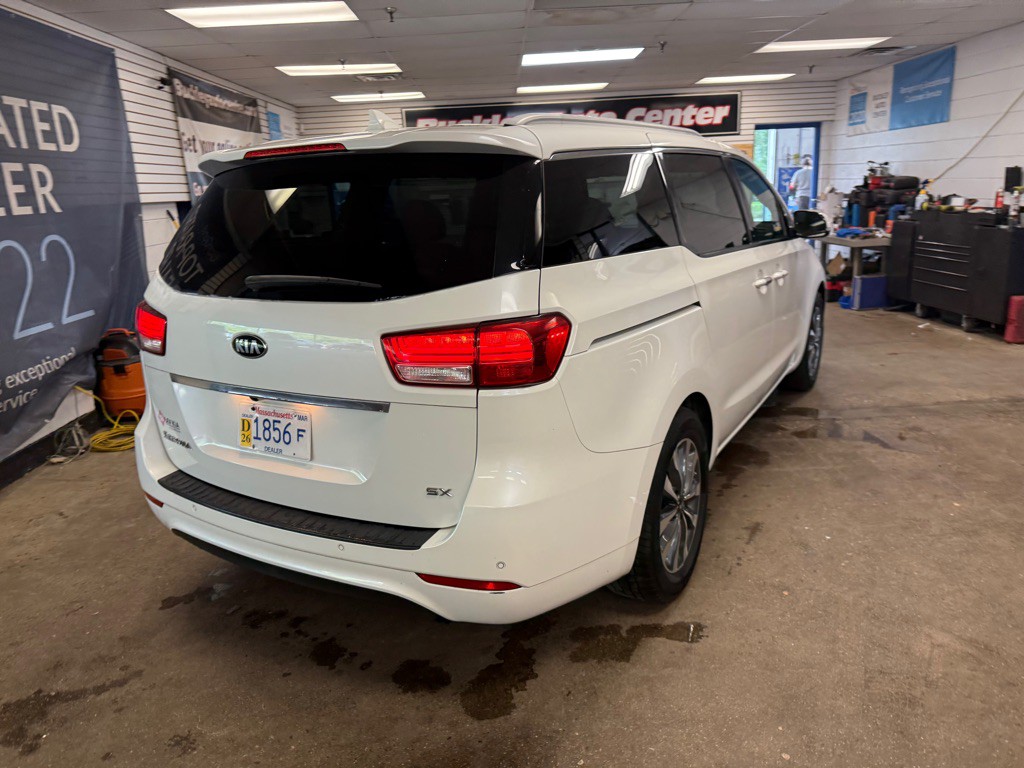 2015 Kia Sedona Image 9