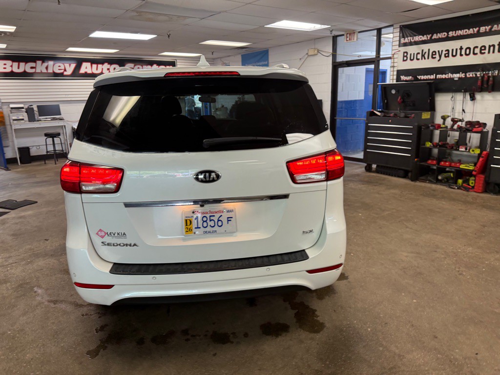 2015 Kia Sedona Image 11