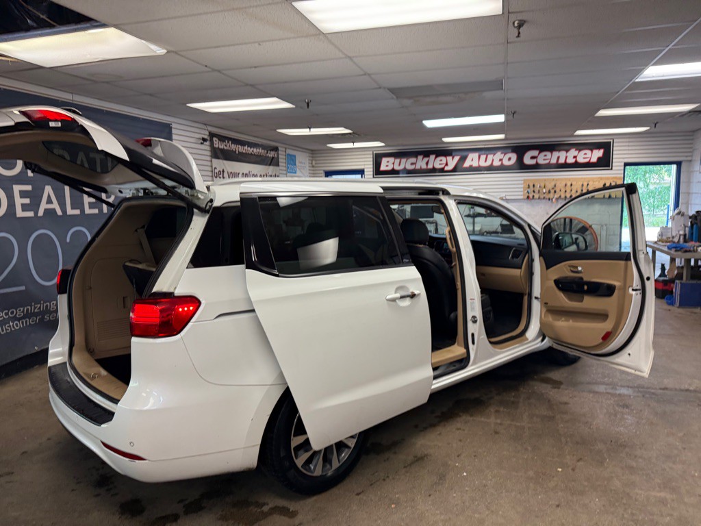 2015 Kia Sedona Image 19