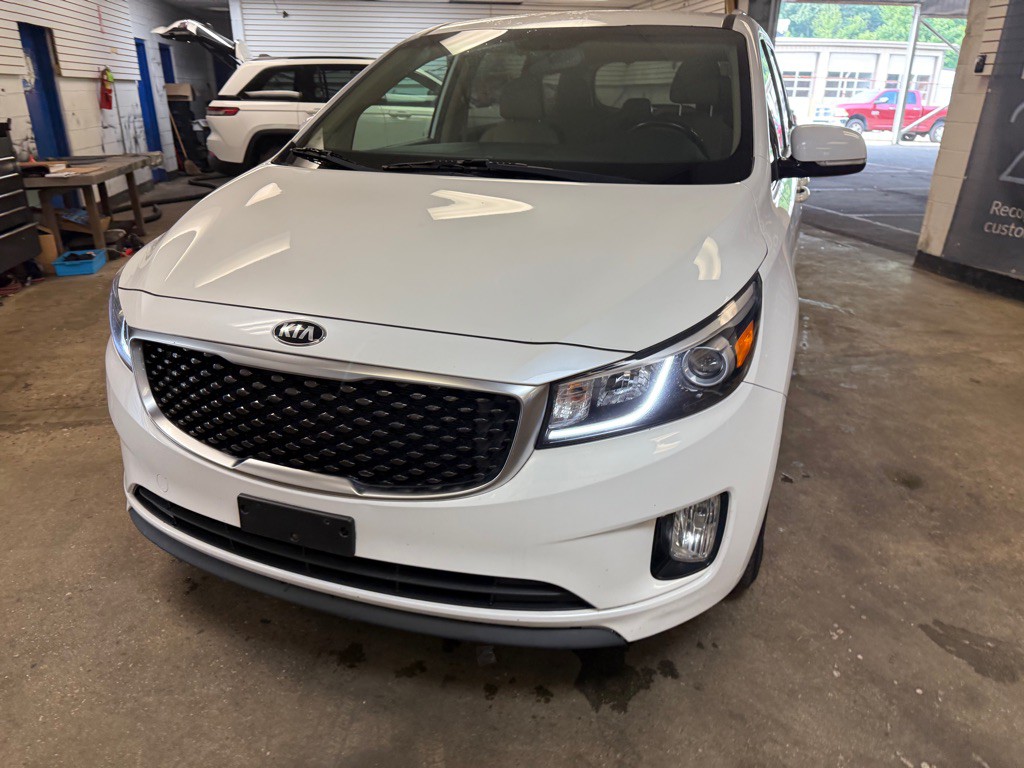 2015 Kia Sedona Image 24