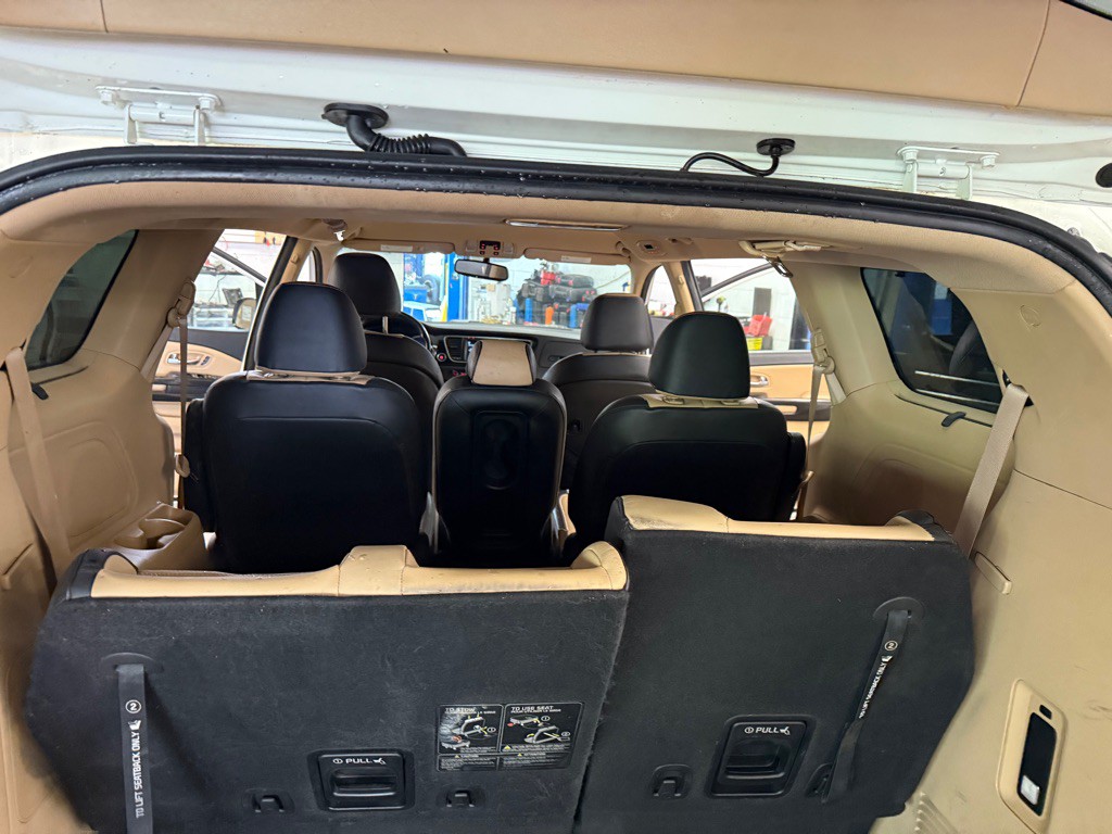2015 Kia Sedona Image 30
