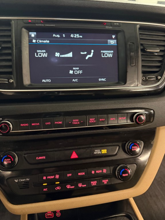 2015 Kia Sedona Image 33