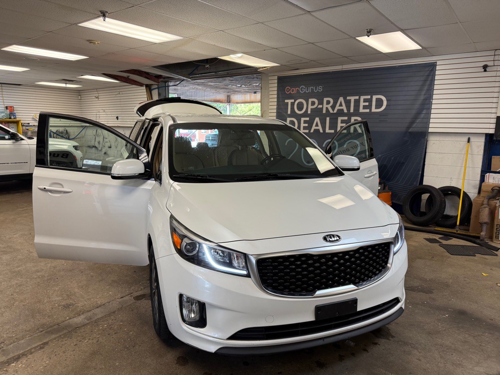 2015 Kia Sedona Image 38