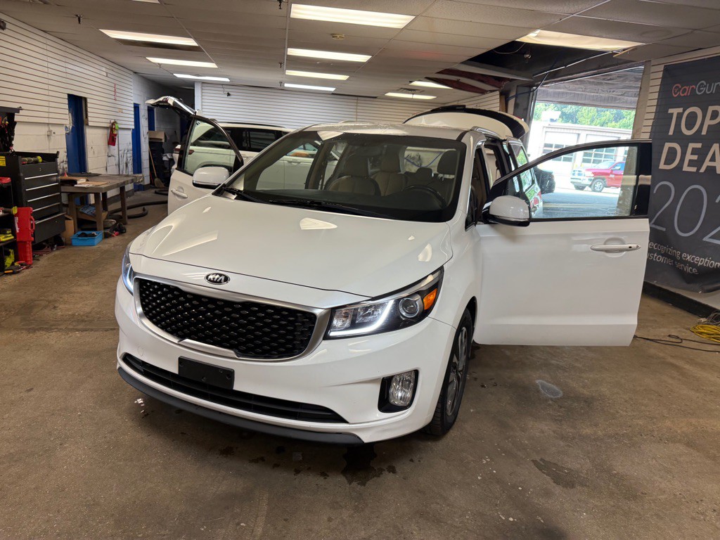 2015 Kia Sedona Image 40