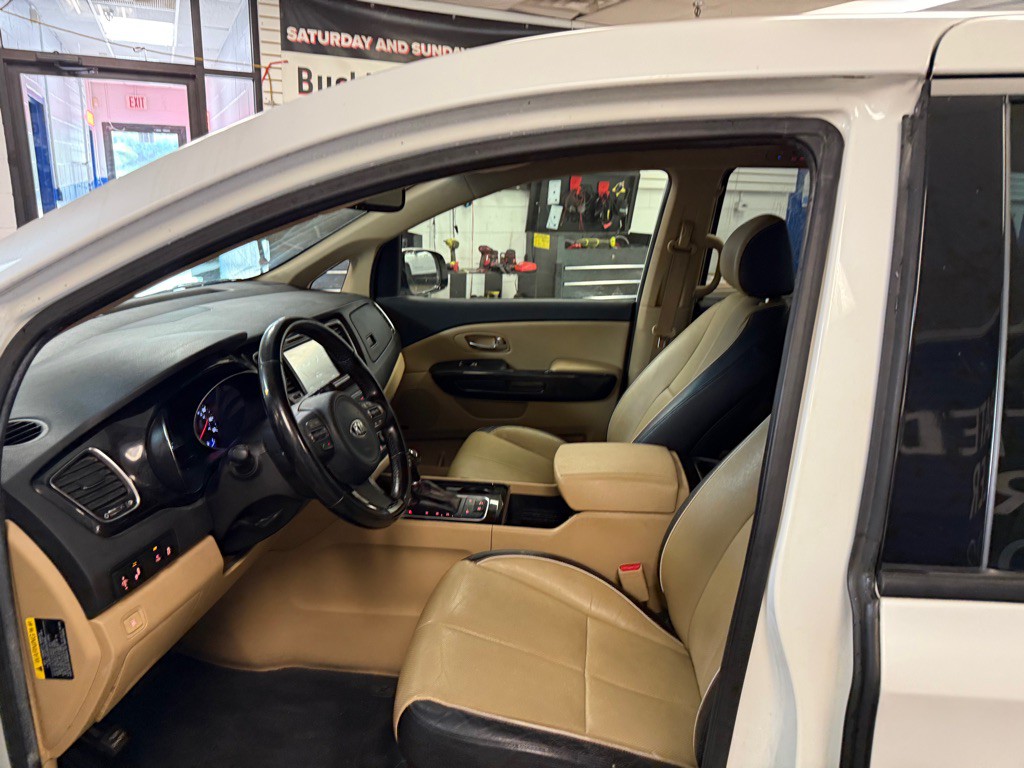 2015 Kia Sedona Image 42