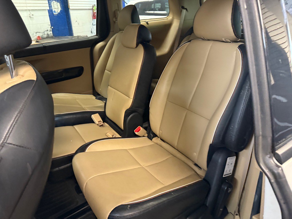 2015 Kia Sedona Image 51