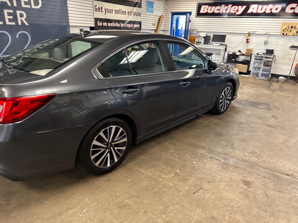 2018 Subaru Legacy Image 9