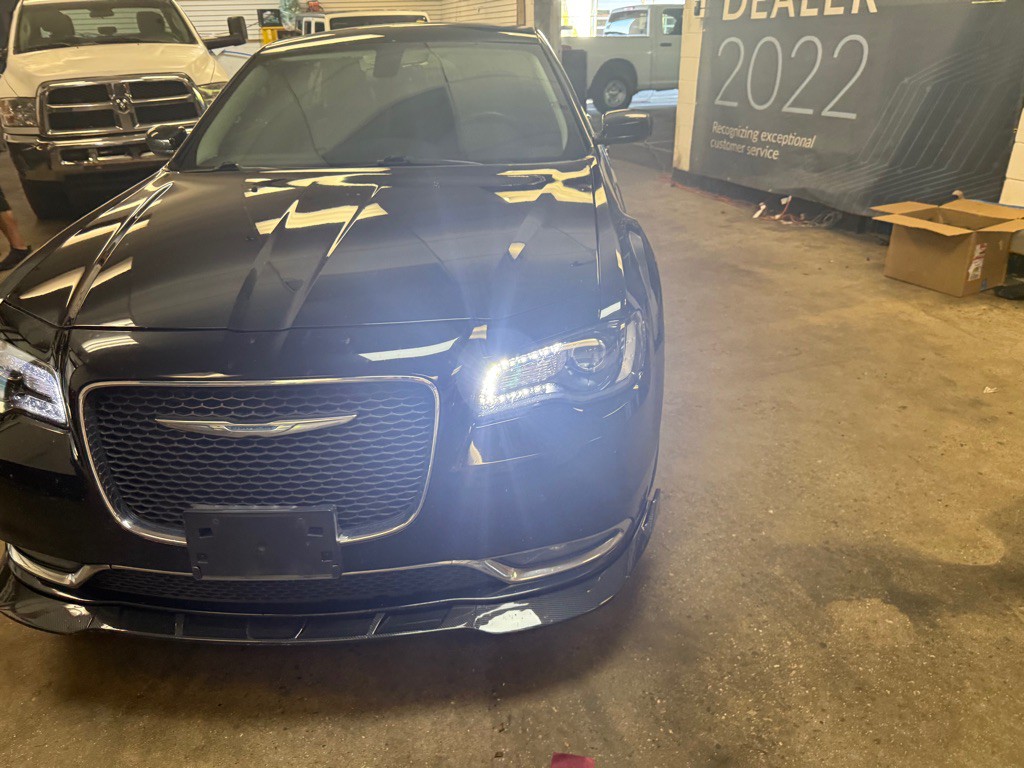 2015 Chrysler 300 Image 5