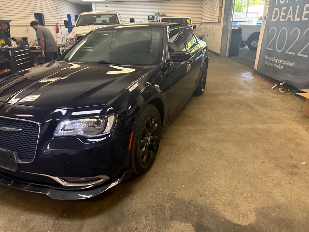 2015 Chrysler 300 Image 6