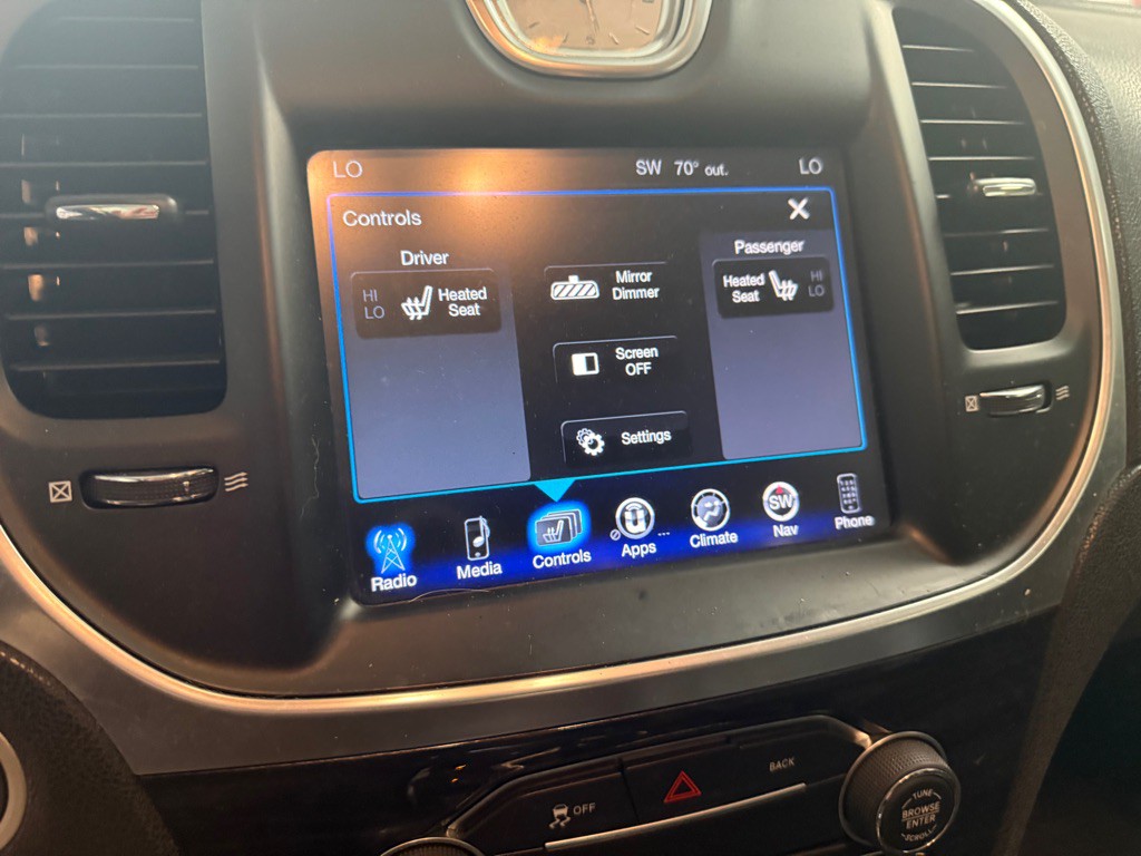 2015 Chrysler 300 Image 14