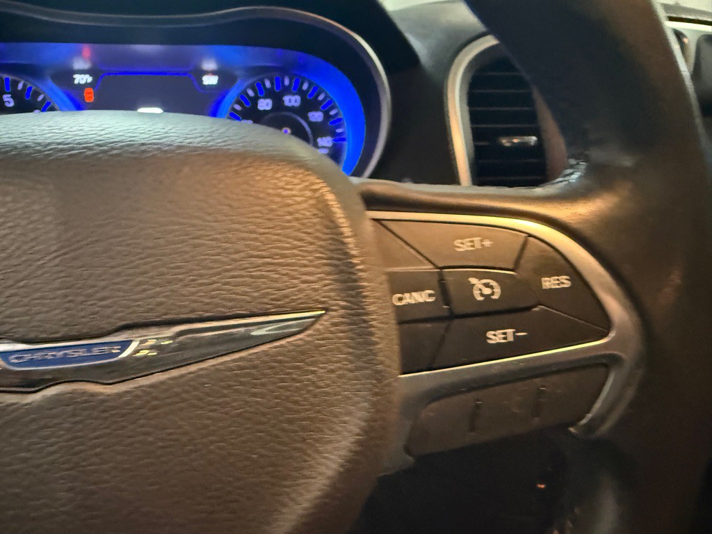2015 Chrysler 300 Image 15