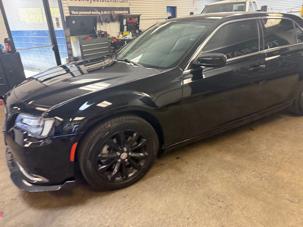 2015 Chrysler 300 Image 19
