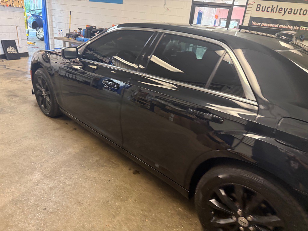 2015 Chrysler 300 Image 20